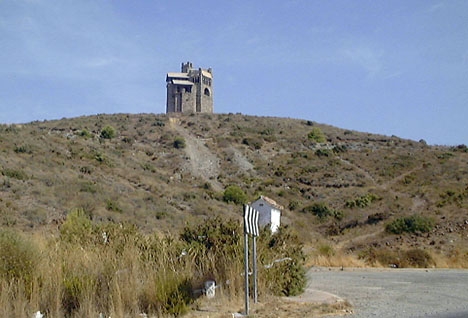 Det karaktäristiska vattentornet i Alhaurín El Grande.